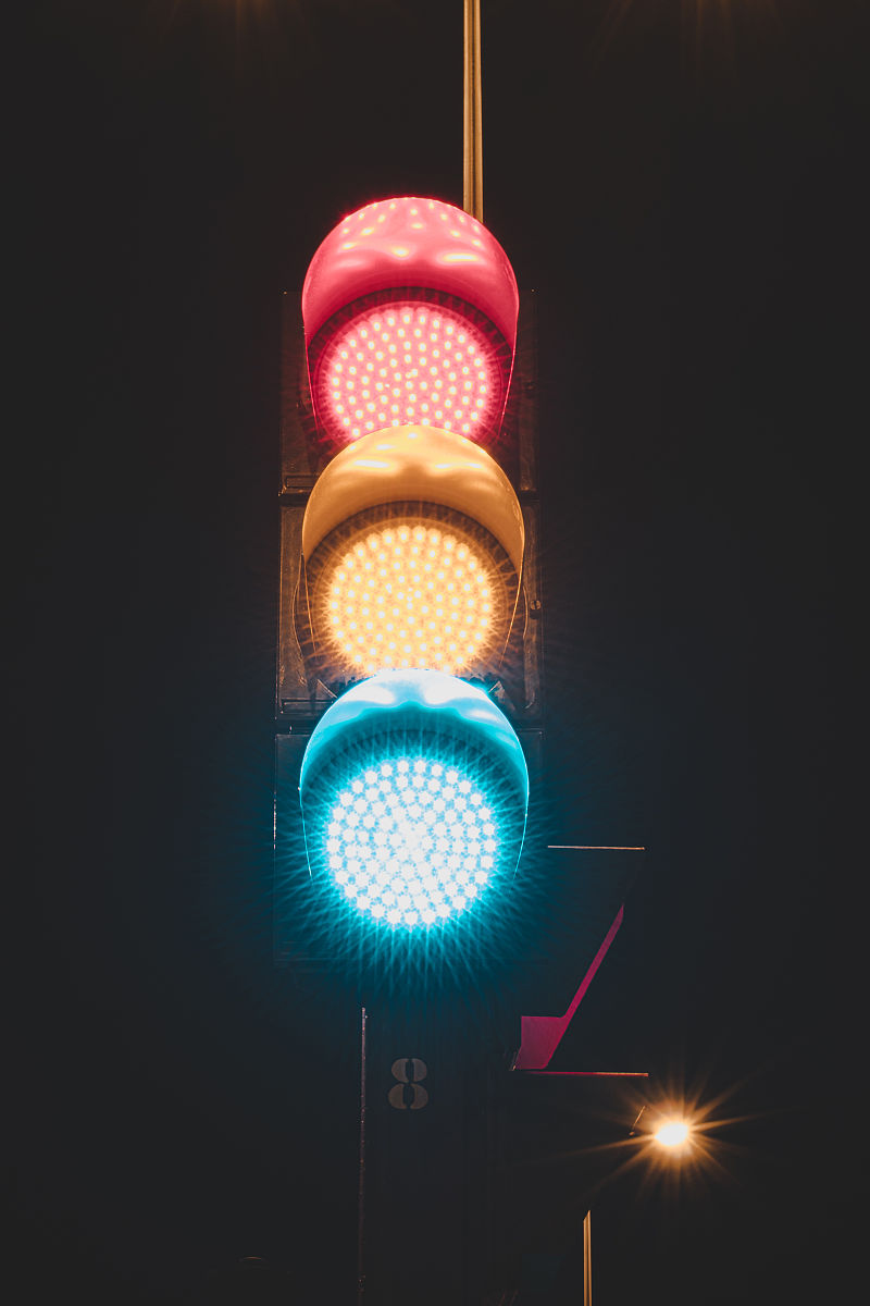 交通信号灯设计：优化交通安全与效率