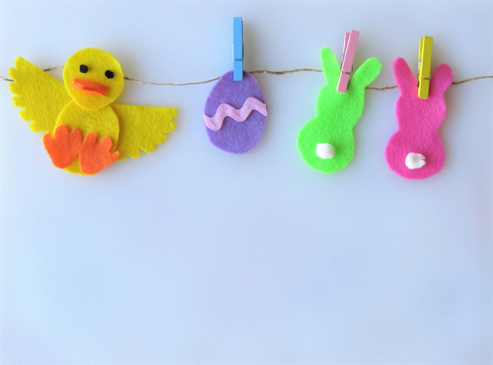 下面我们来玩一个鸡免同笼的游戏。1只鸡有2只脚1个头，1只免子有4只脚1个头。那么，如果有一个笼子里有9个头，30只脚，应该有多少只鸡，多少只兔子?