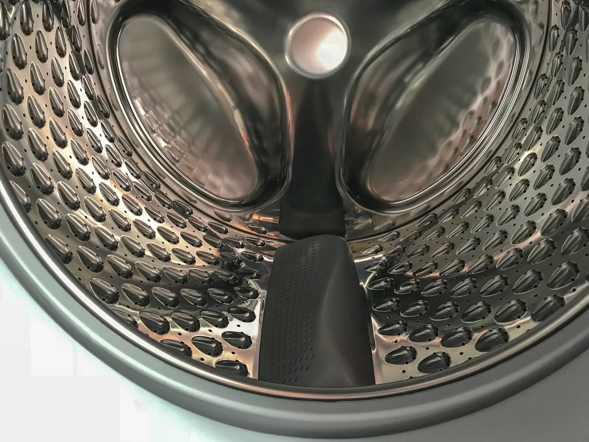 滚筒洗衣机的滚筒与三角架是一个整体吗帮我用200字详细描述