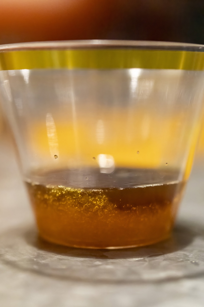 早上的尿液一股很大的味道并且很黄