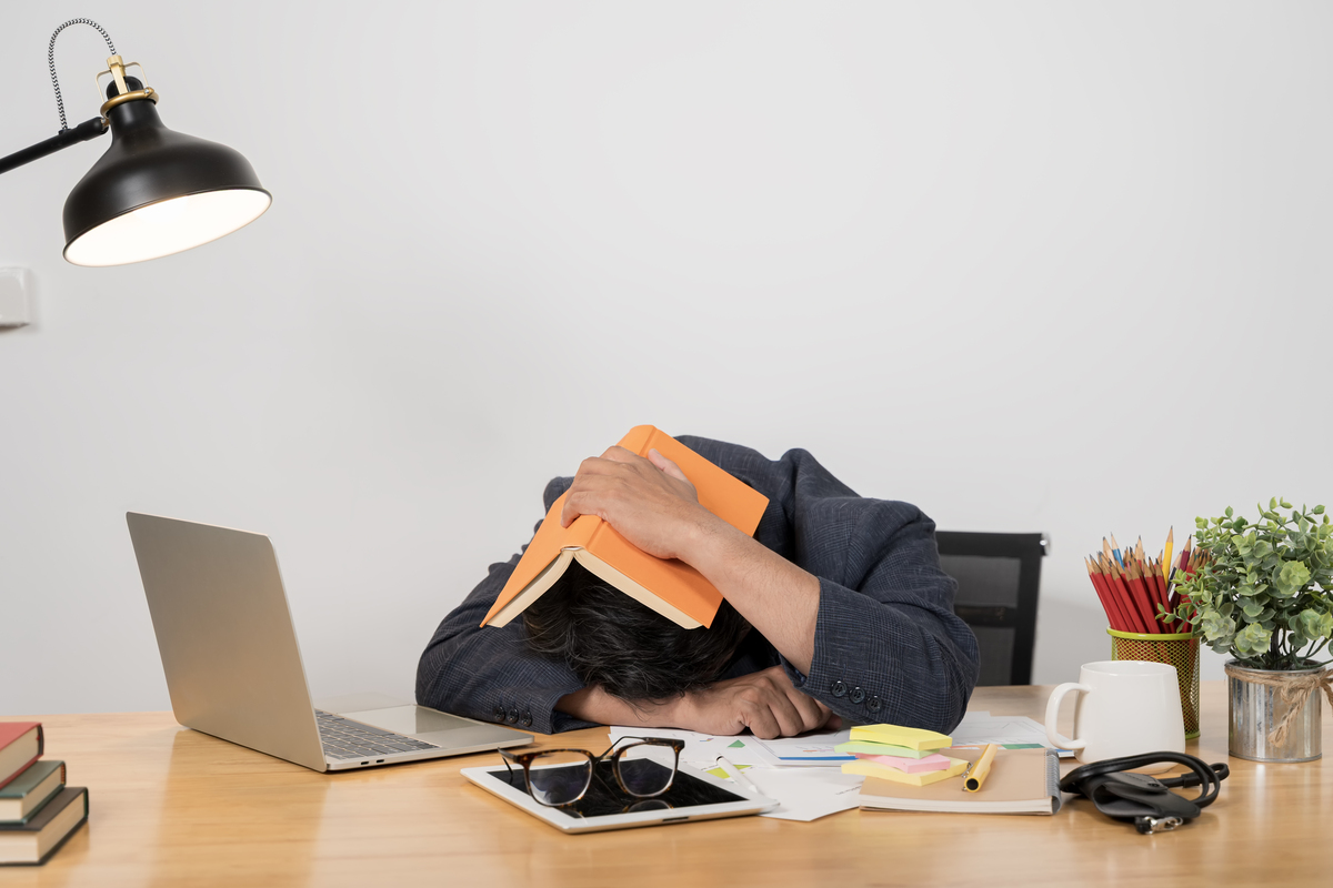 描述加班后疲惫不堪的状态鸡汤