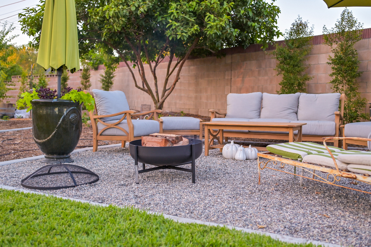 户外地板打造最美舒适庭院露台如何打造舒适？户外专用地板它来了庭院花园风地板施工静坐亭前谈笑流年