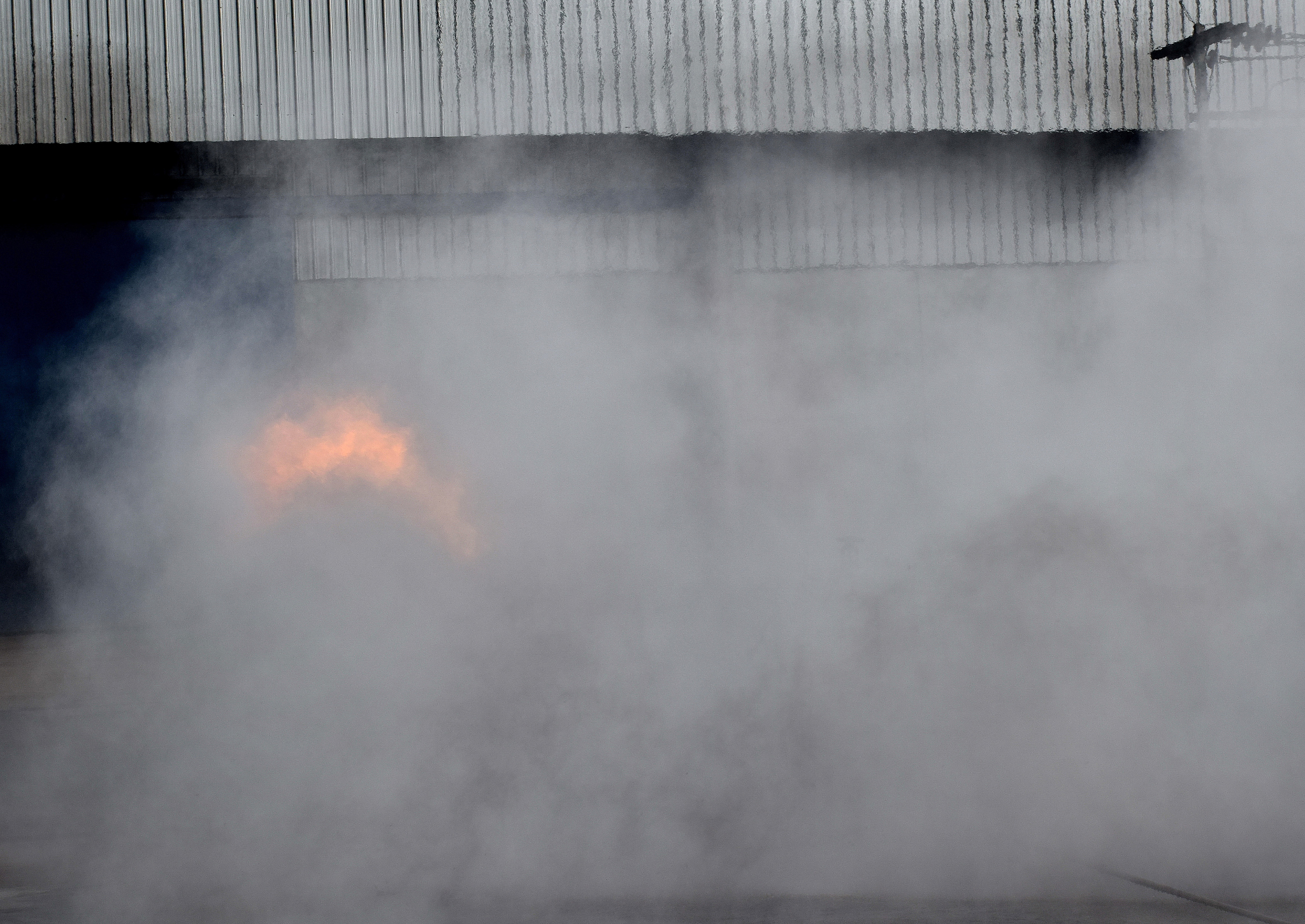 水的 灭火机理为什么是潮湿呢