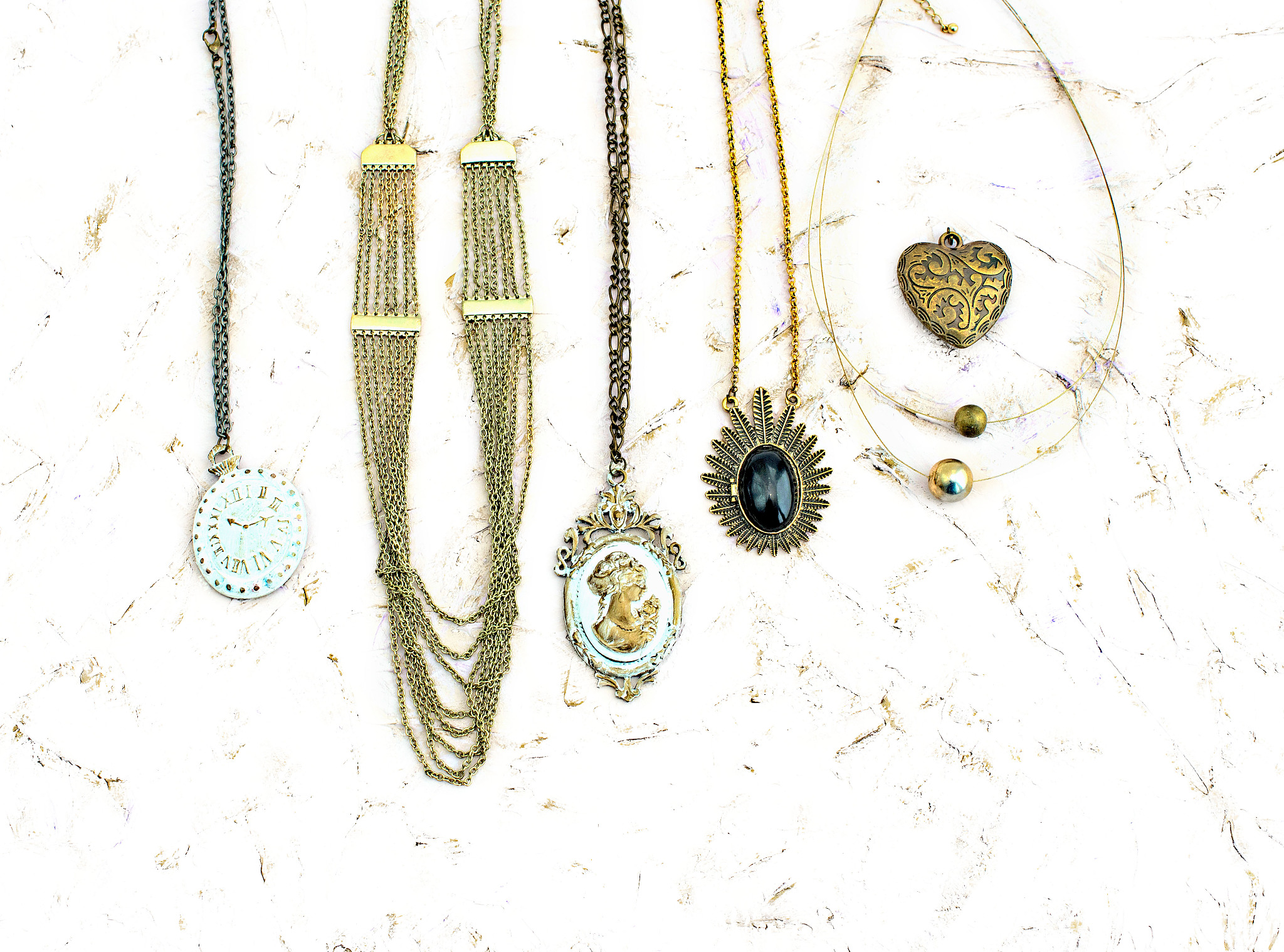 simple this sentence We are a brand that specializes in pearl jewelry We believe that everyone is unique just like every pearl Our pearl jewelry is not just a decoration but a symbol that showcases yo