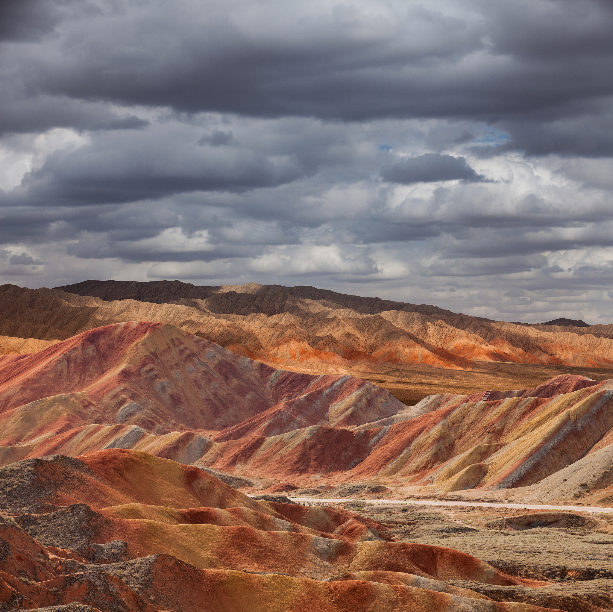 综合分析自然地理环境各个分异规律的关系