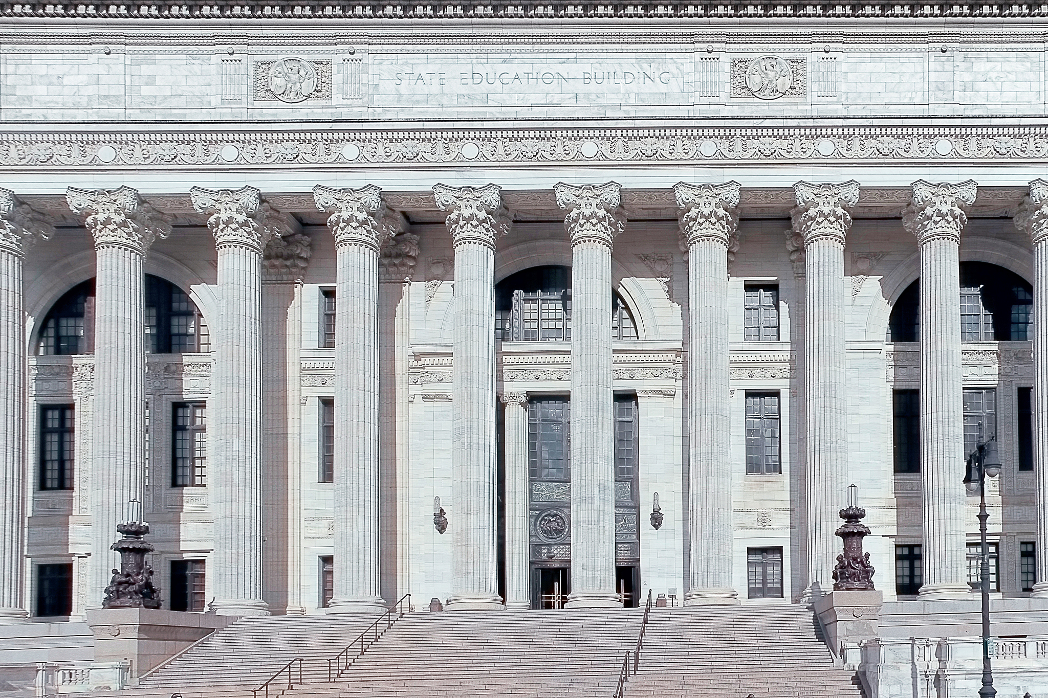 论文主题为新课程标准背景下中学信息技术的教育教学与评价根据这个主题写几个论文题目