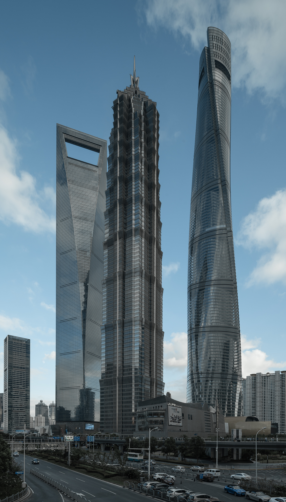 上海中心大厦：钢结构建筑的杰作