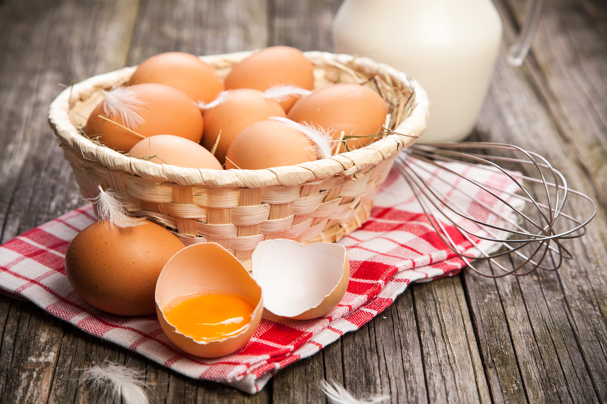 fresh organic eggs