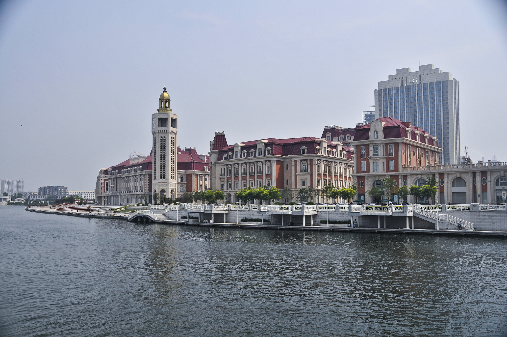 结合课堂内容及自身感悟以《我心中的天津之美》为题撰写800-1000字论文