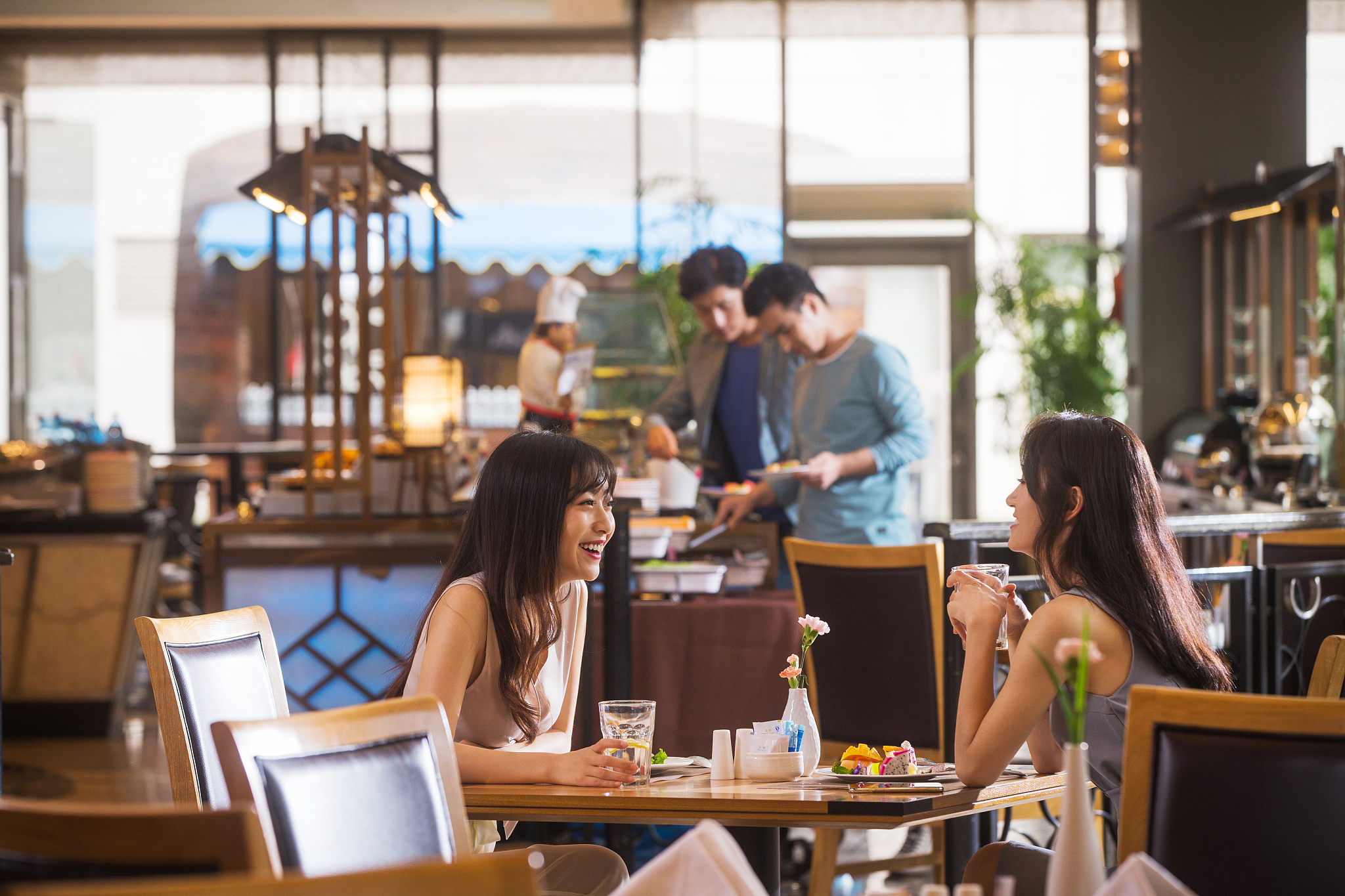 邀请女生吃饭，她想带闺蜜怎么办？