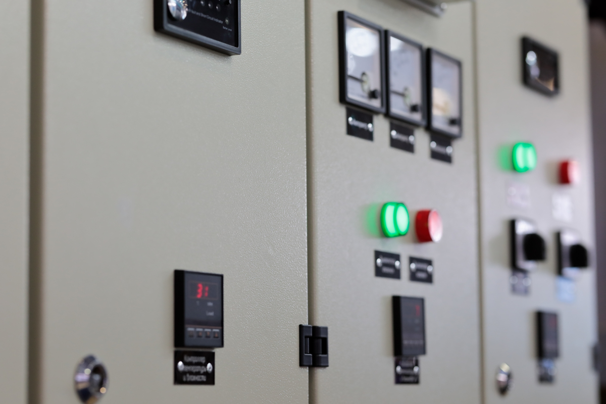 电信间、设备间应提供220v的电流插座吗