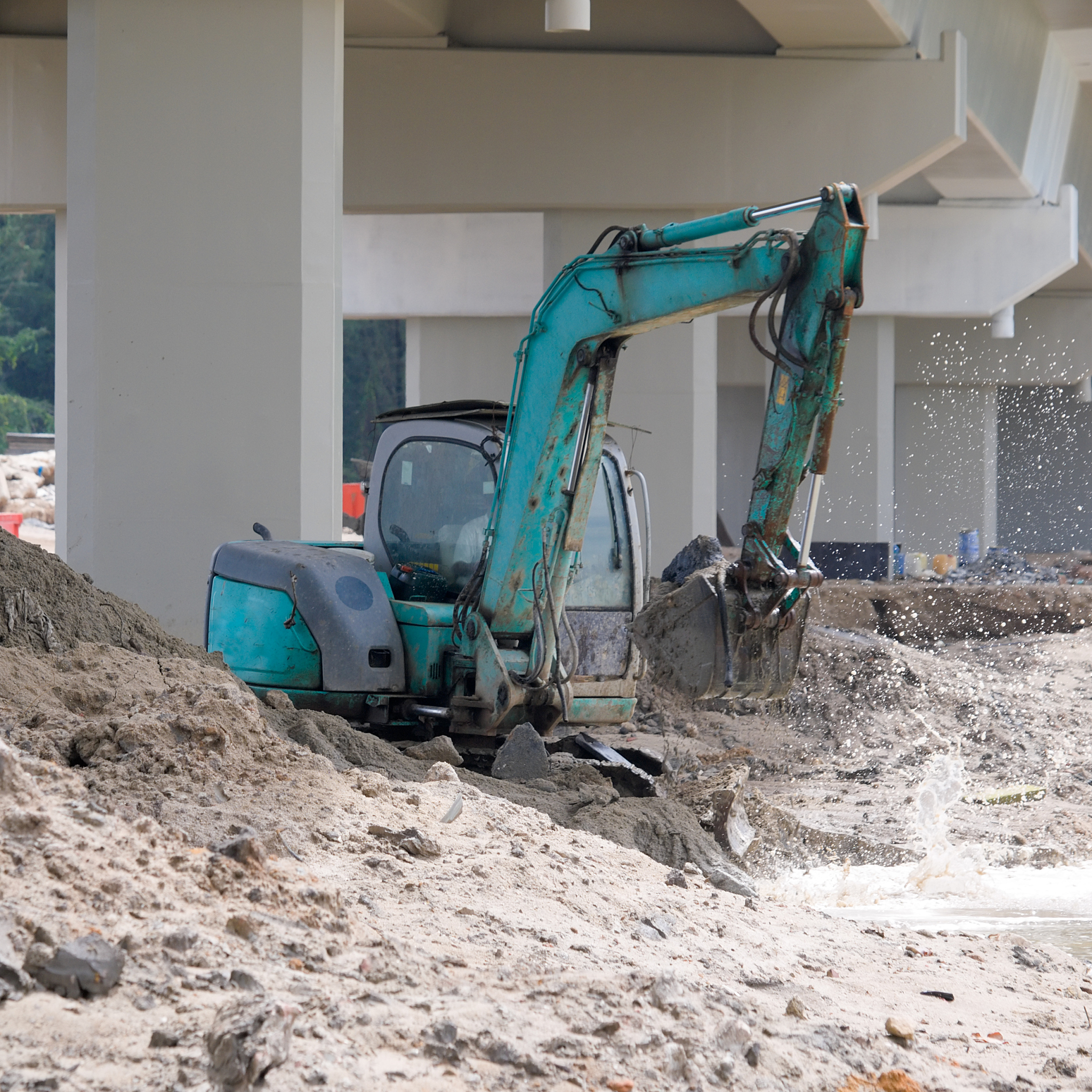 兰州挖掘机学校：挖掘机工作中熄火怎么办？如何解决？