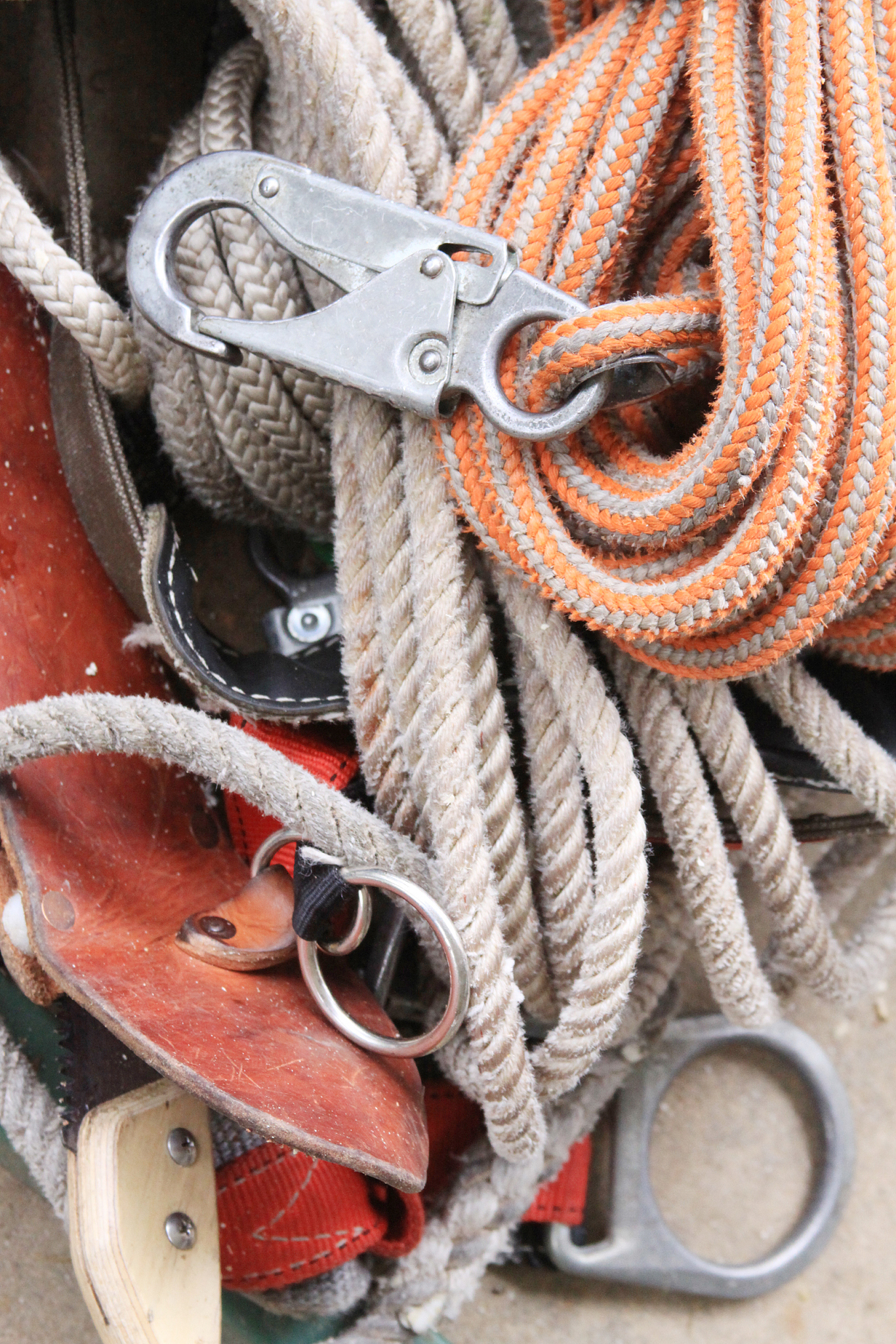 绑扎带收紧器：航海安全必备，加固每一条绑扎带