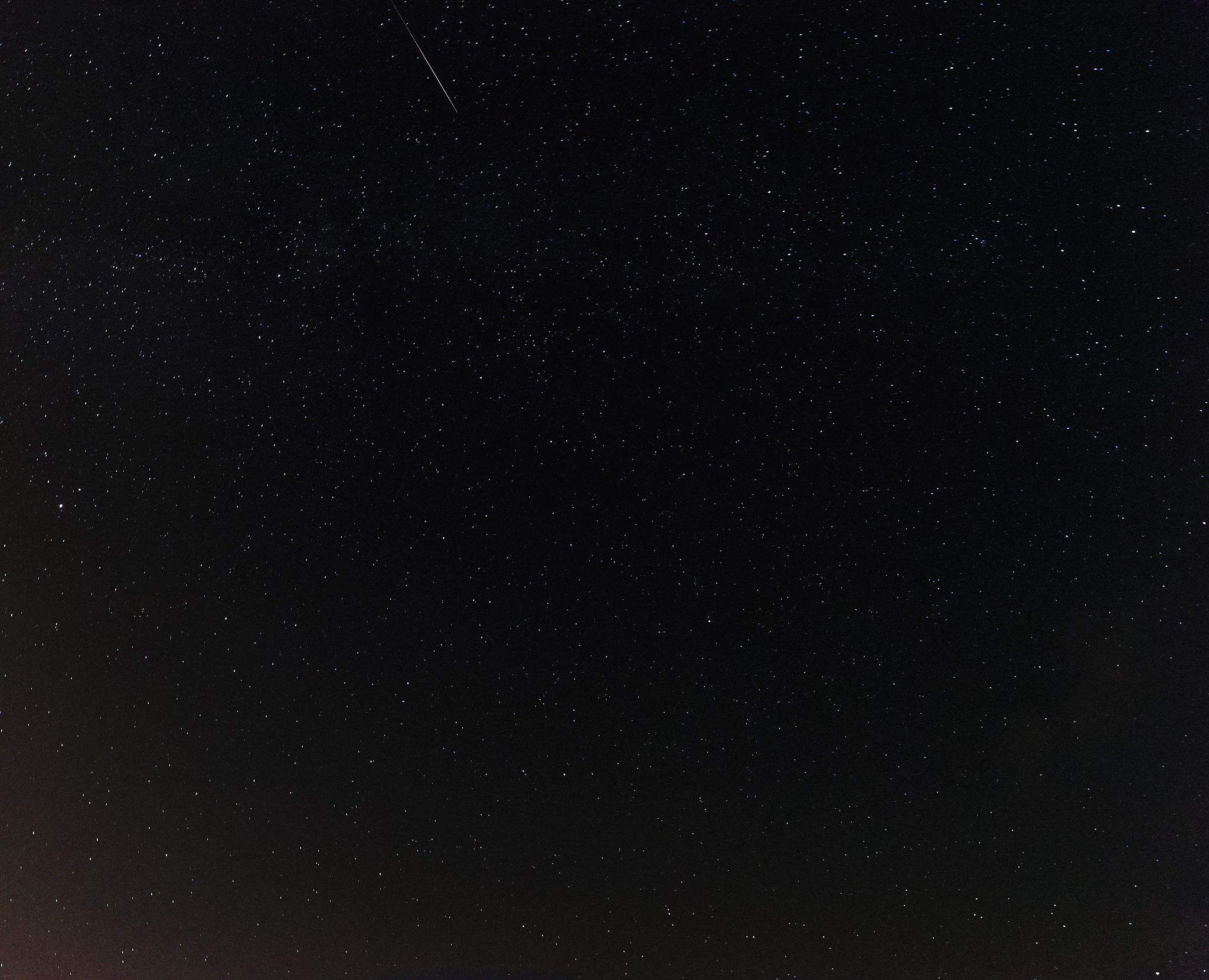 请翻译As much mineral as it is metallic propelled since eternity in our galaxy this ‘’meteor’’ while merging with the earth seems to have deposited a star dust composed of rare metals and precious drops