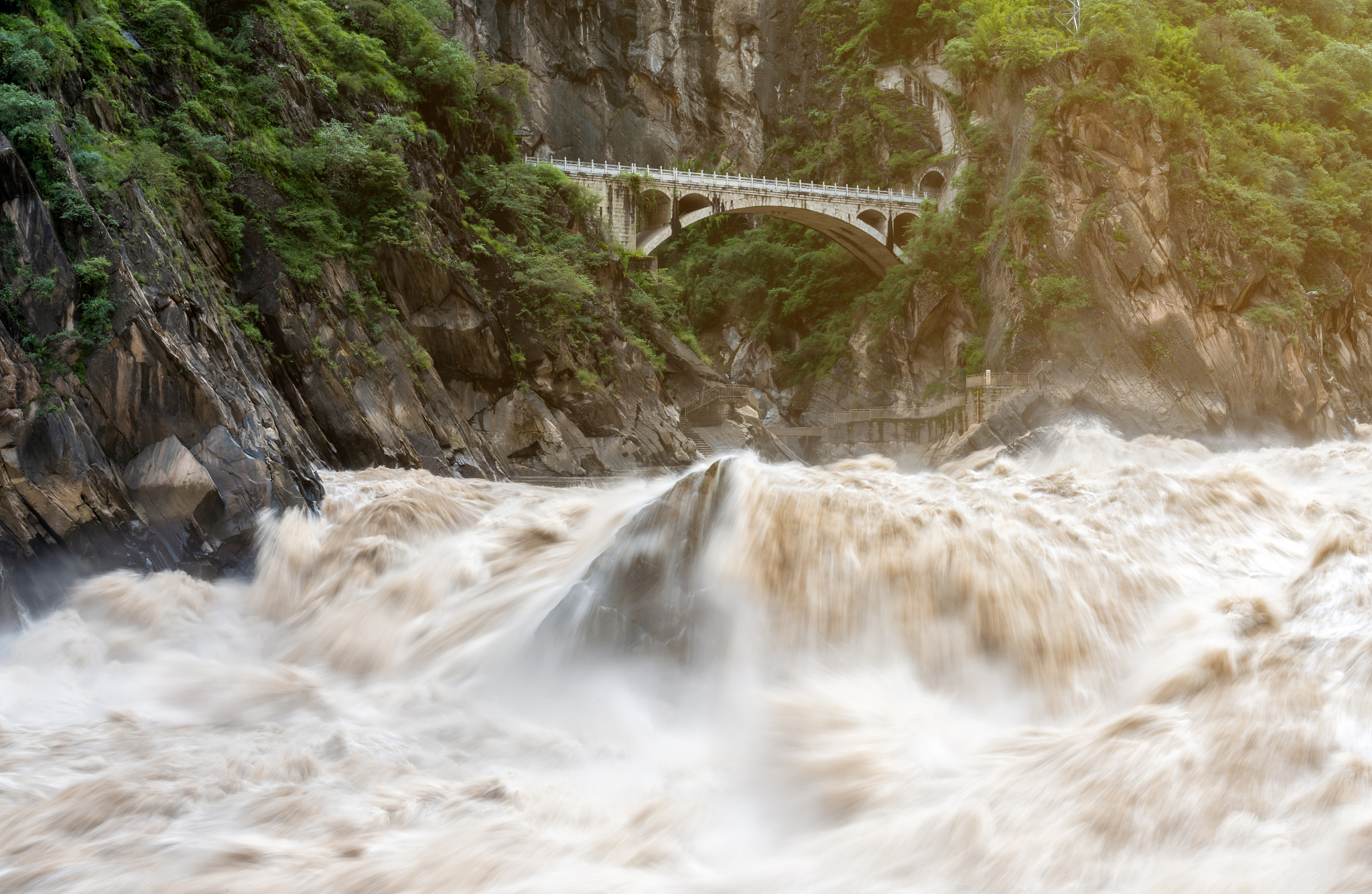 云南香格里拉旅游攻略：探险、文化、美食，开启你的香格里拉之旅