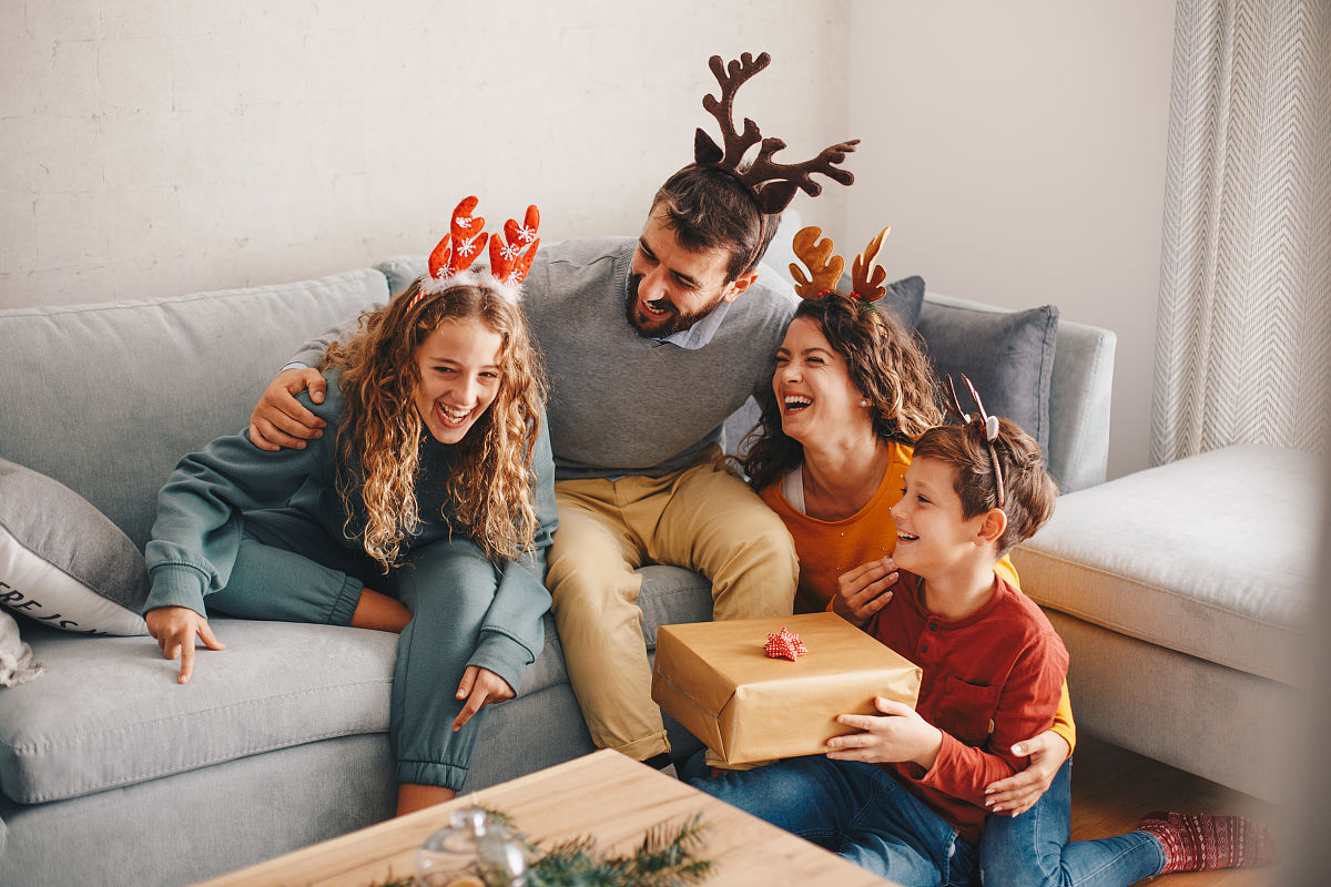 爸爸妈妈结婚没有邀请我去我现在很不开心请问该怎么做呢