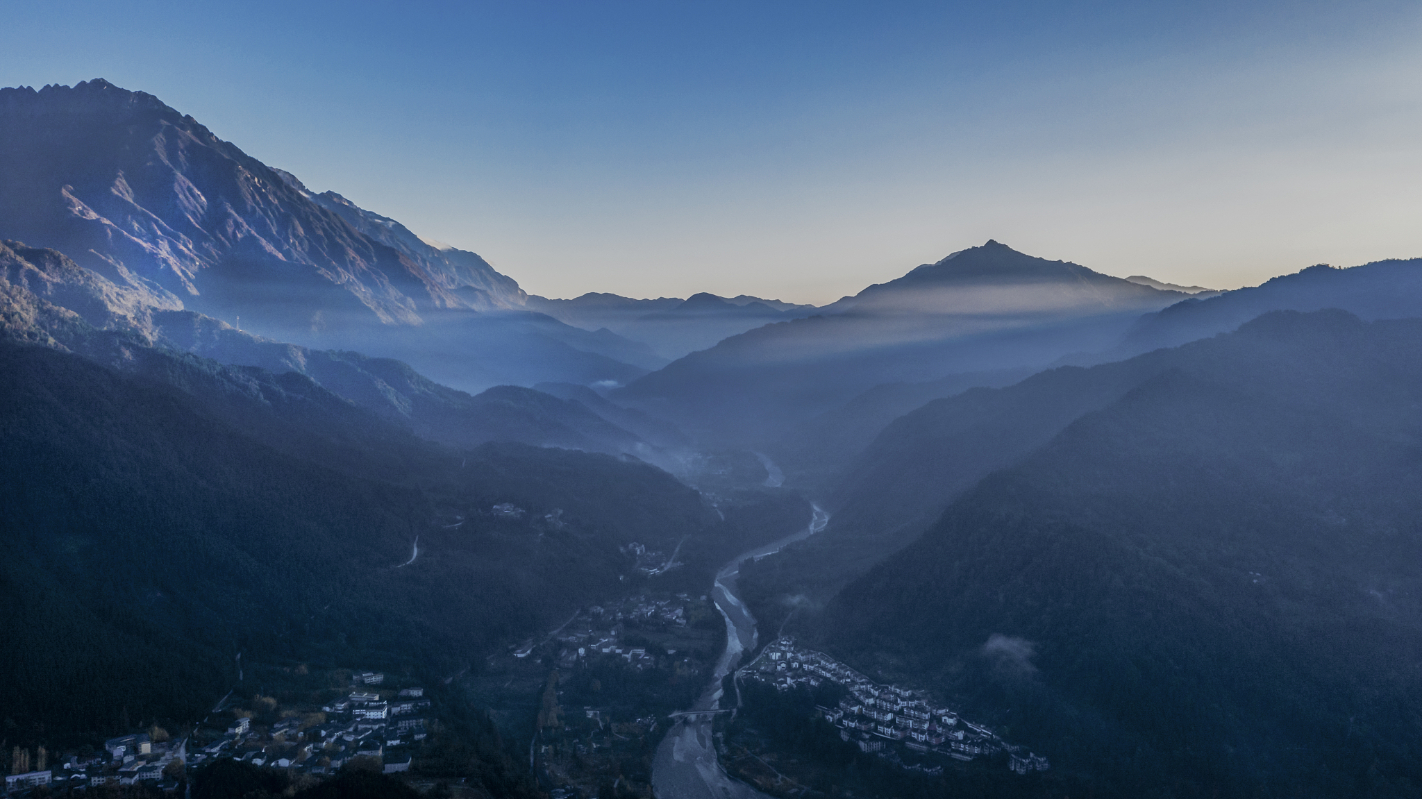 关于四川彭州公路施工总承包二级资质新办及转让多少钱字数