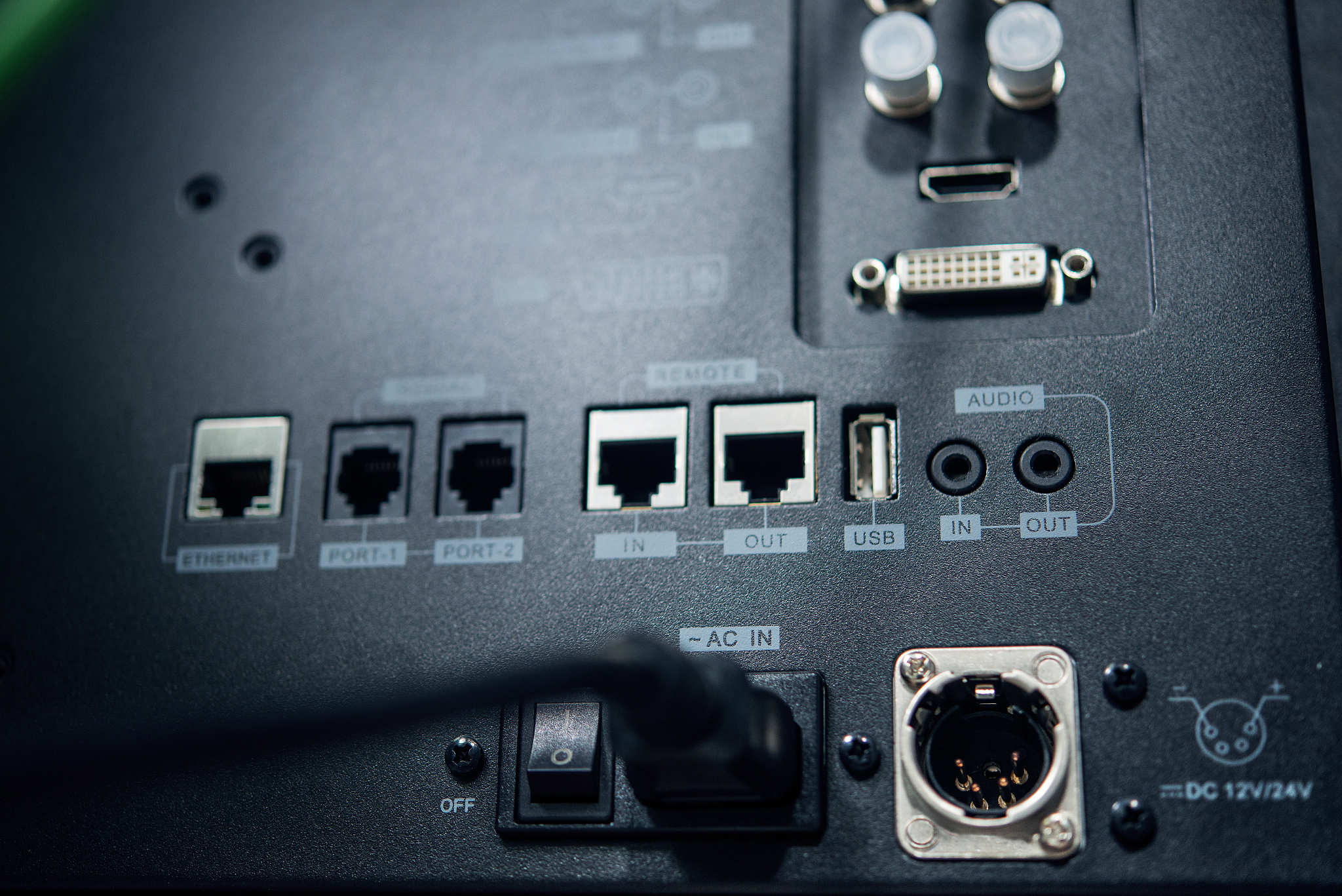 易损性斑块的组织病理学特征：炎症、脂质核心、纤维帽和出血