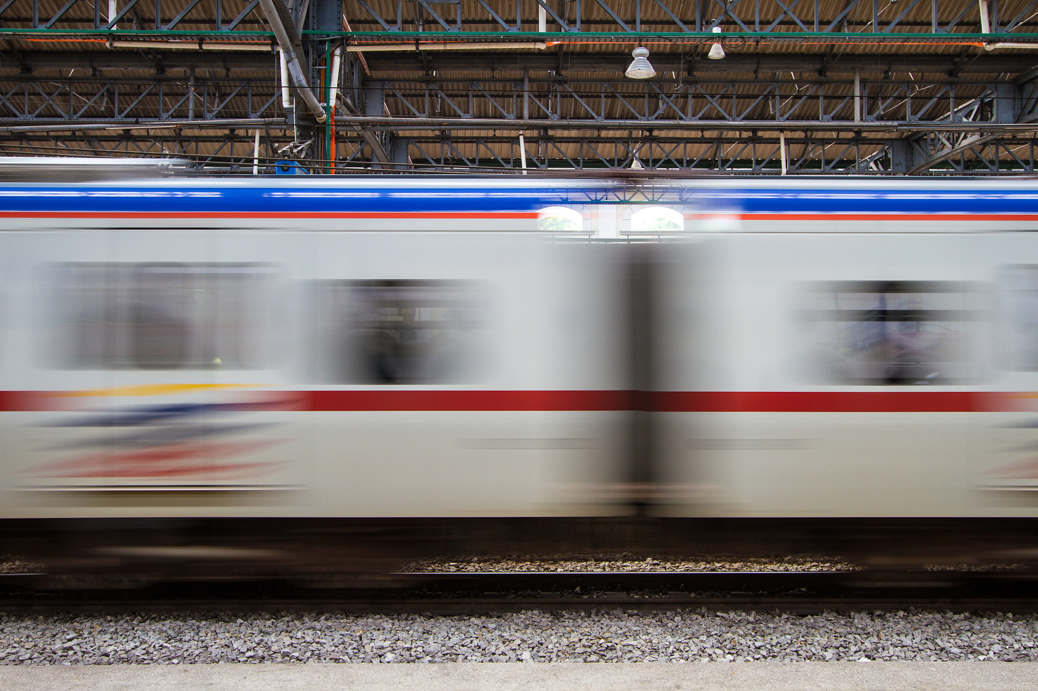 翻译：高速列车转向架区域冰雪堆积与防治的数值研究