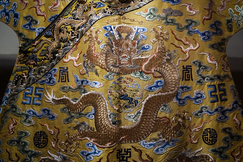 解密古代龙袍制作：苏杭织造局的精湛工艺与皇家气派