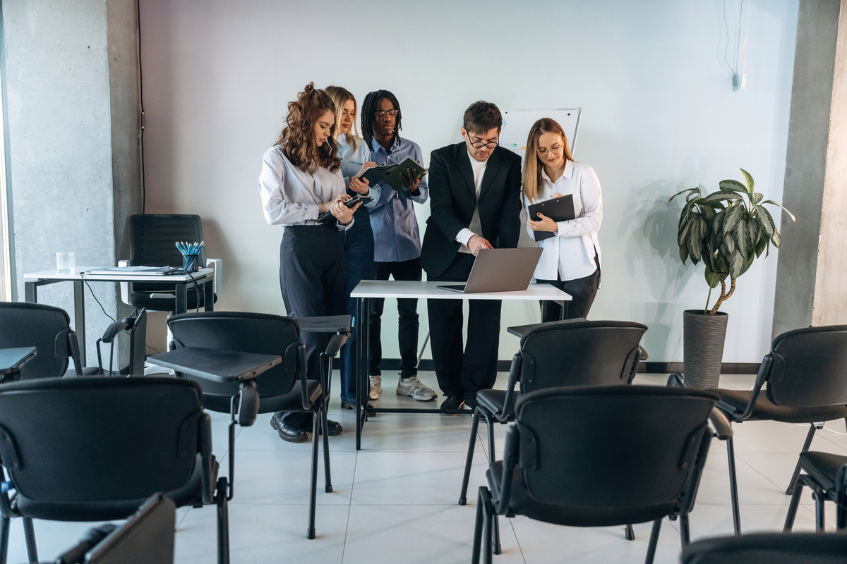 Community Management at WeWork: Building Customer Relationships with Innovative Technology