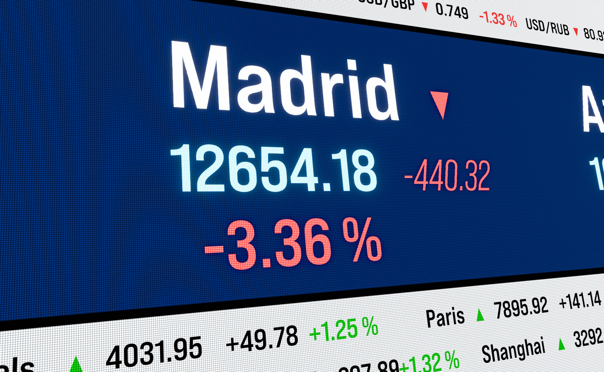 Which of the following statements about swap contracts is WRONG?