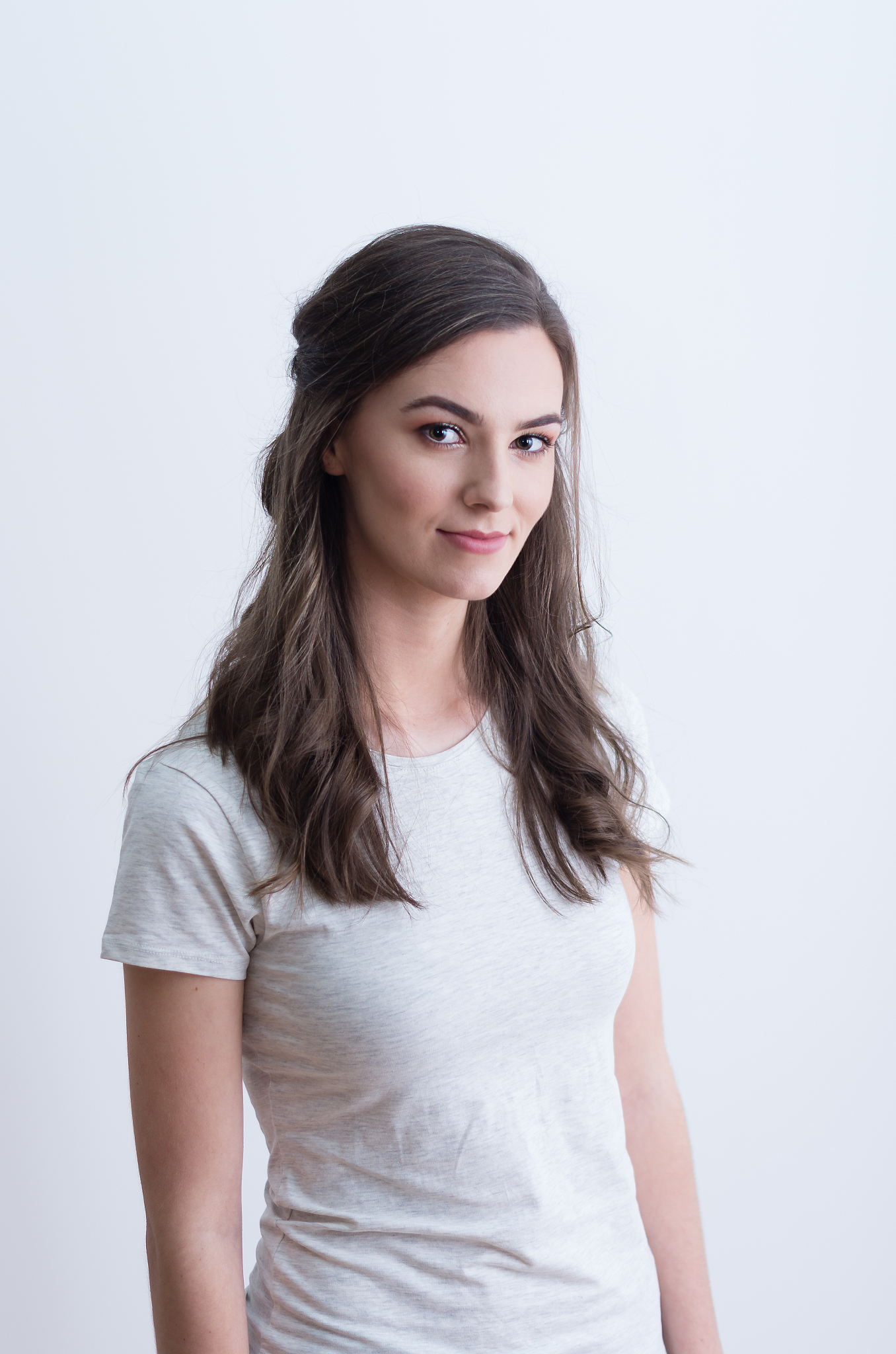 玄幻小说中对一位六岁的小孩进行外貌描写