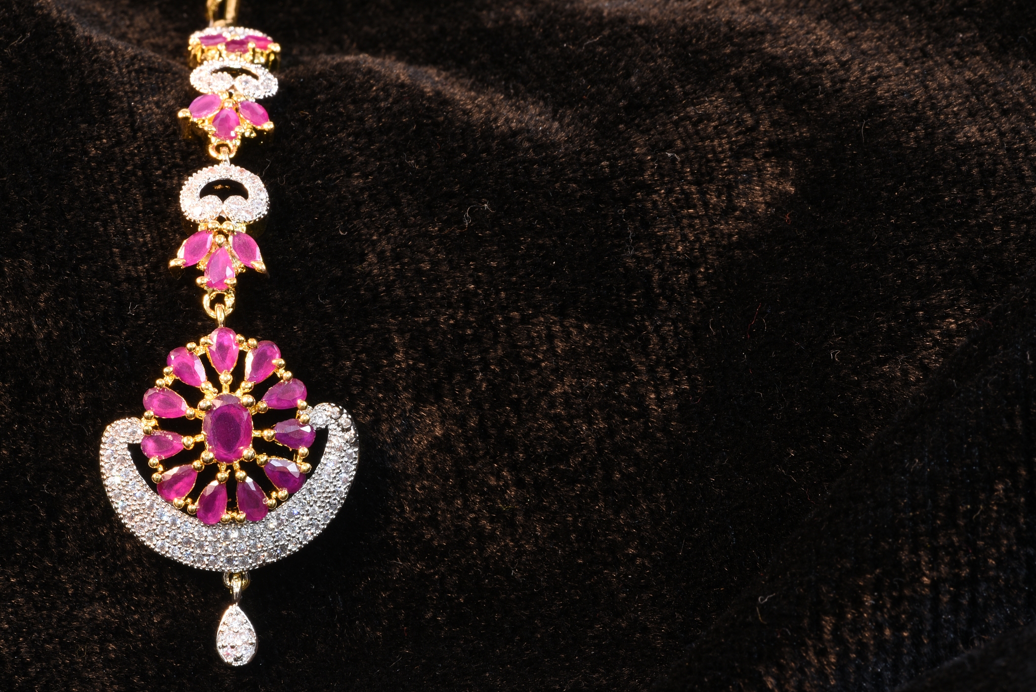 广州番禺职业技术学院珠宝鉴定与营销专业怎么样？课程内容及行业前景分析