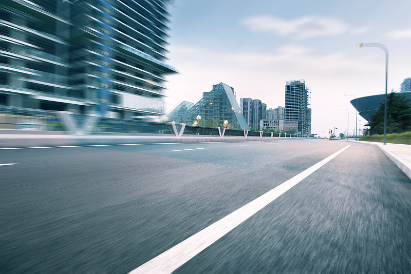 城市道路行车场景