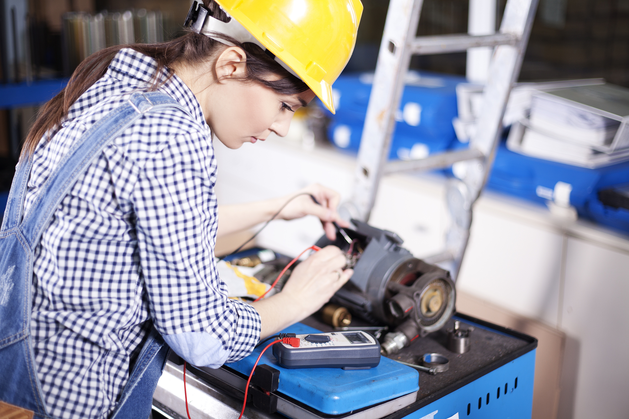 列举一个60岁老电工职业访谈