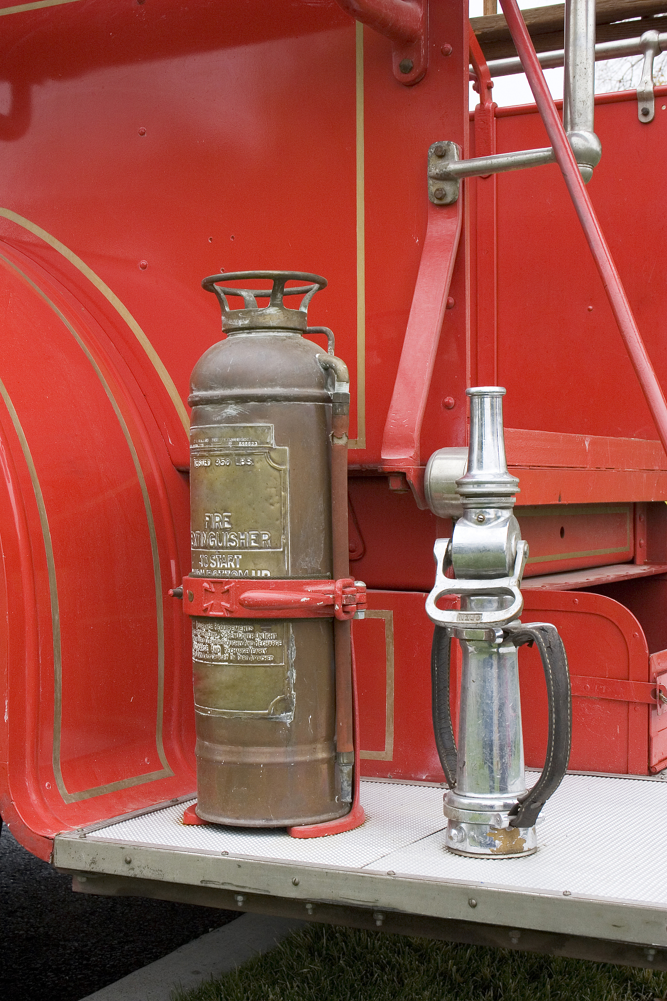 fire nozzle and extinguisher