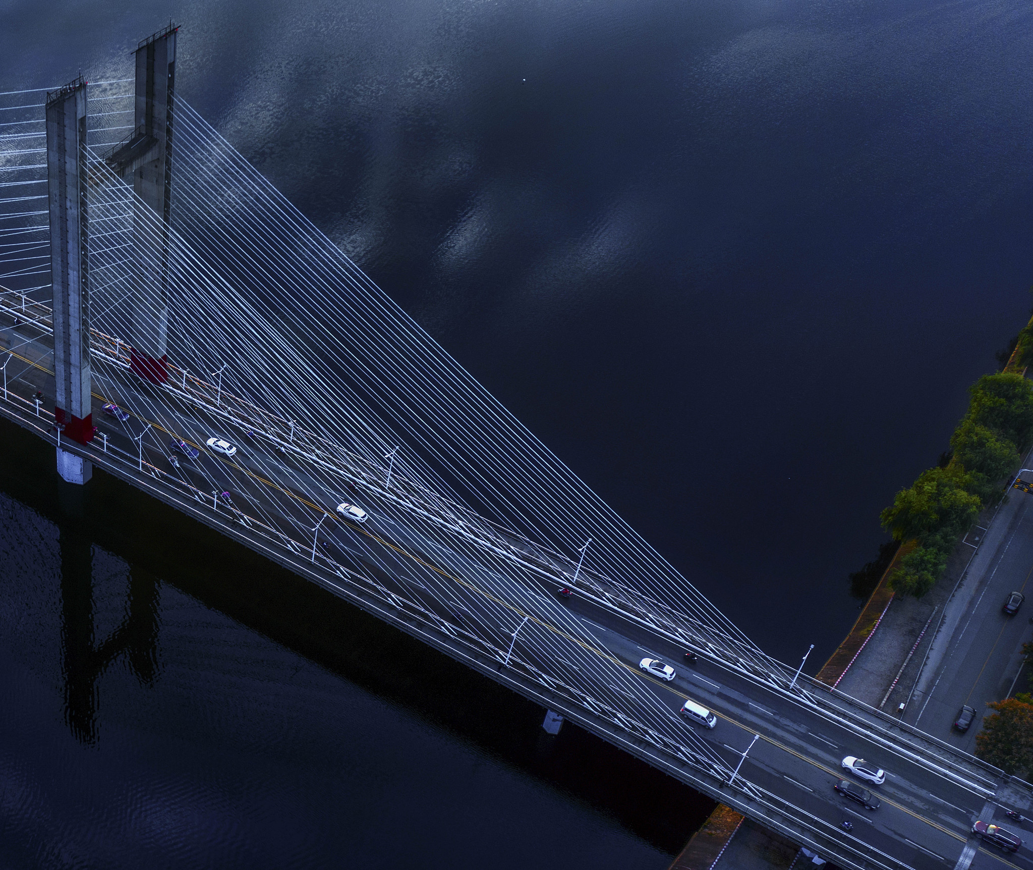 观看长江大桥夜景丈量新时代伟大成就。