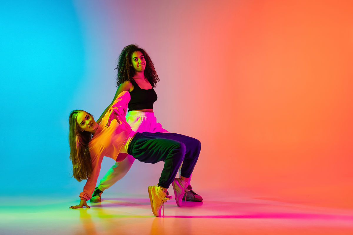 请创作一首现代诗