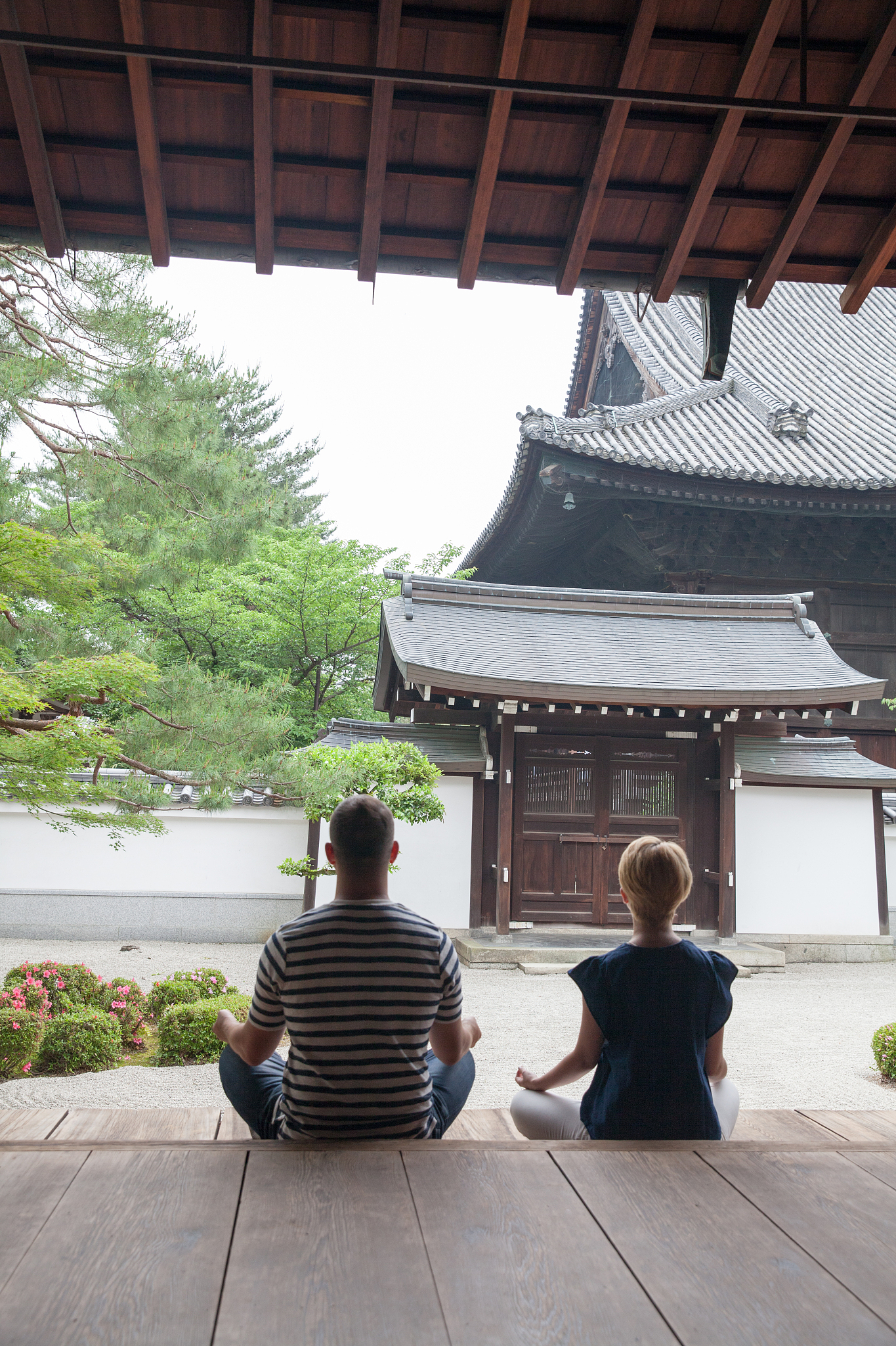 游客感知纬度对旅游体验的影响研究：文化差异、服务质量和景区环境的视角