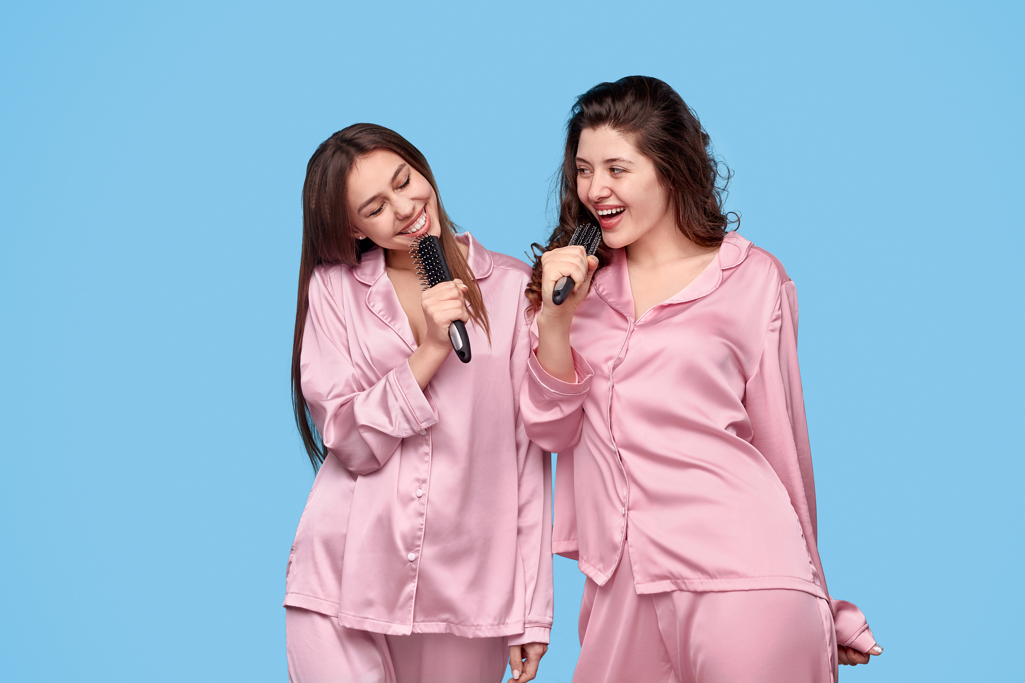 为尚黛尔的新款夏日家居服编写一篇种草文案不少于三百字特点是清新的色彩和舒适的品质