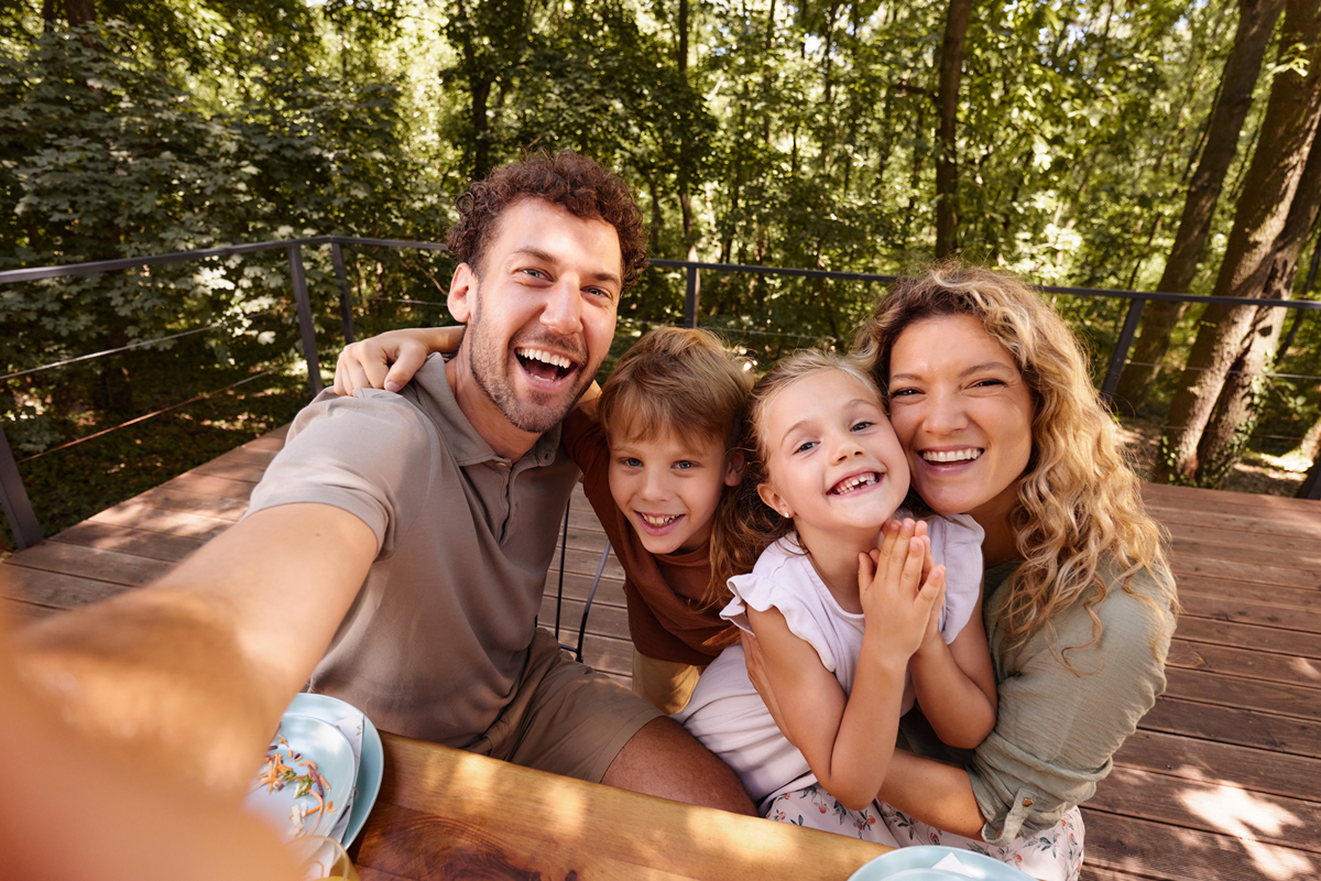 以家庭的温馨氛围：让每个人都感到安心与快乐为题写一篇1100字文章