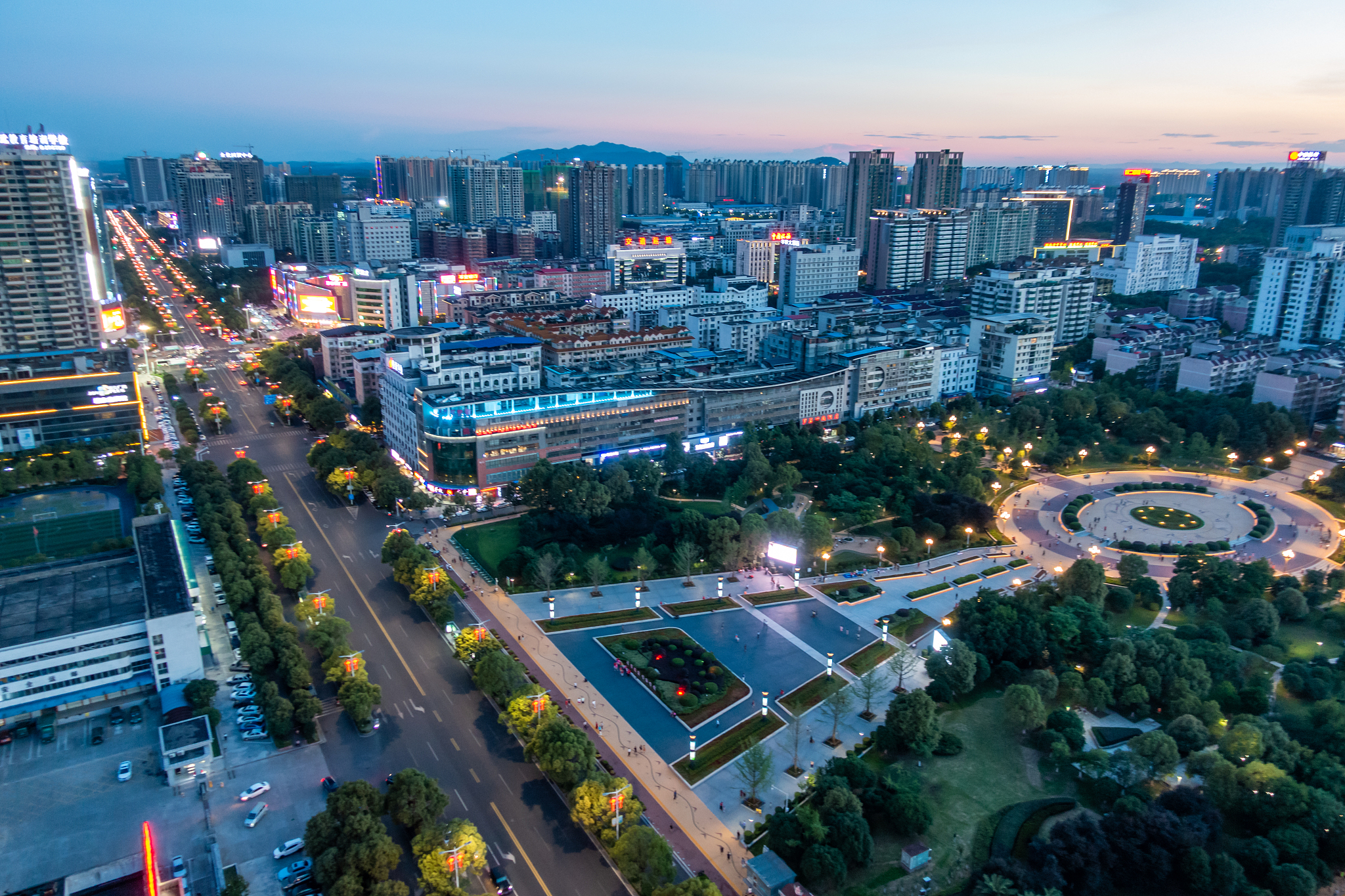 航拍视角,城市公园夜景