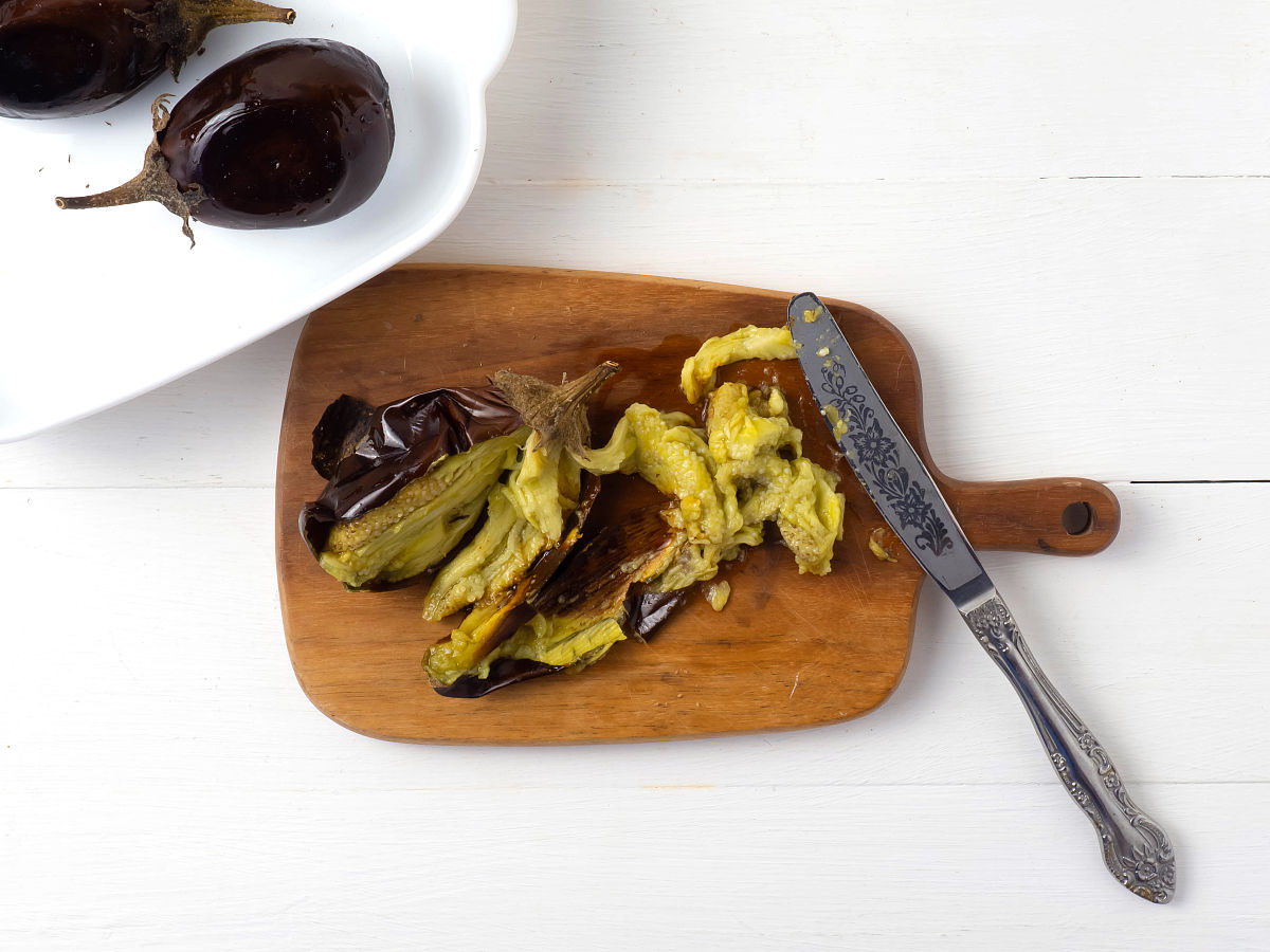 300斤肉的比例是24瓶酱料那么把300斤变成30斤那么需要多少瓶酱料帮我用180字详细描述