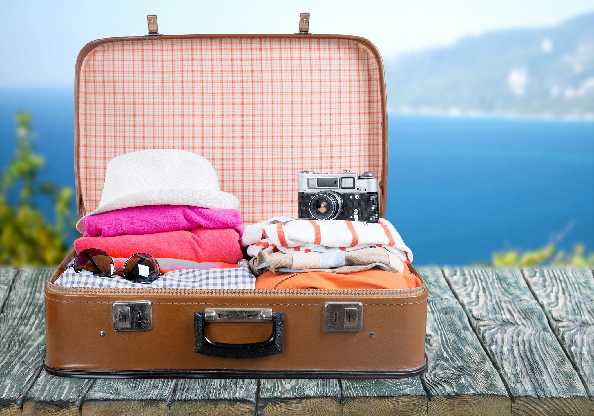 西安旅游职业中专告诉你：户外旅游必备用品有哪些