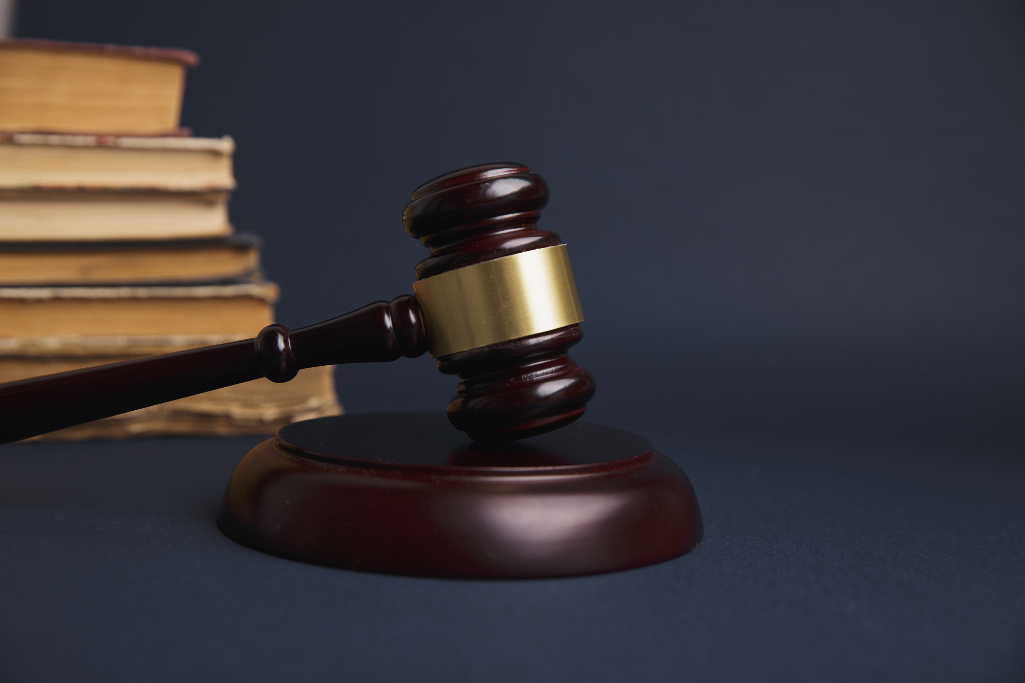 如何选择刑事律师？资深律师刘校逢团队为您保驾护航！