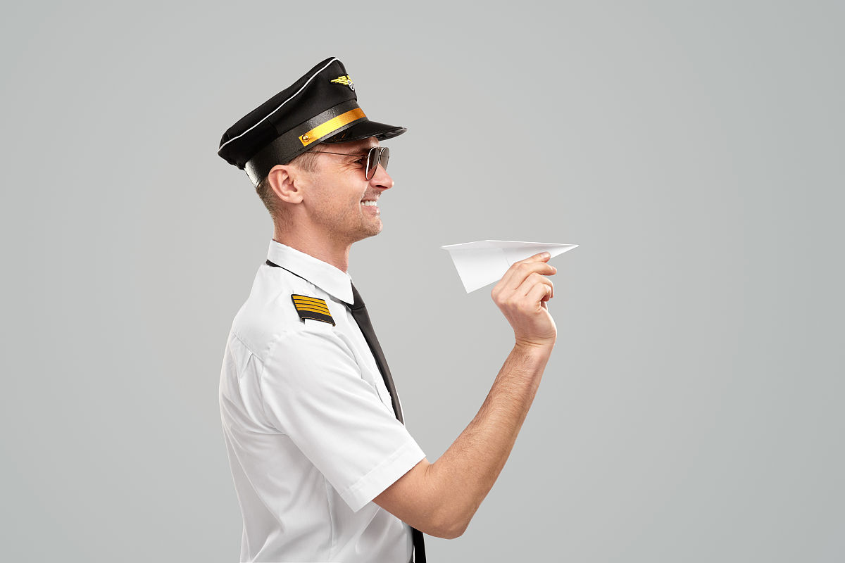 成都民航飞行员报考条件：学历、体检、英语、经验全解析