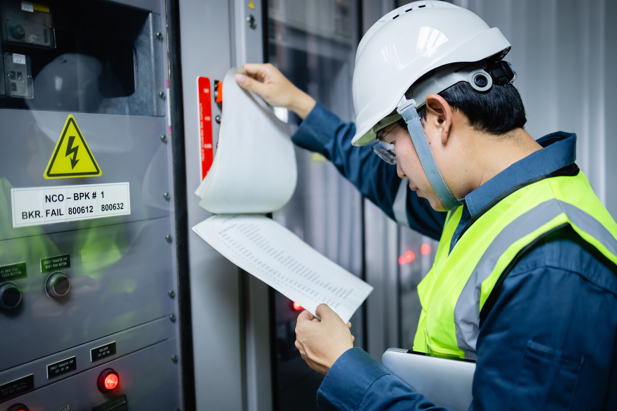 西安铁路局西安供电段电力维护员工作内容介绍