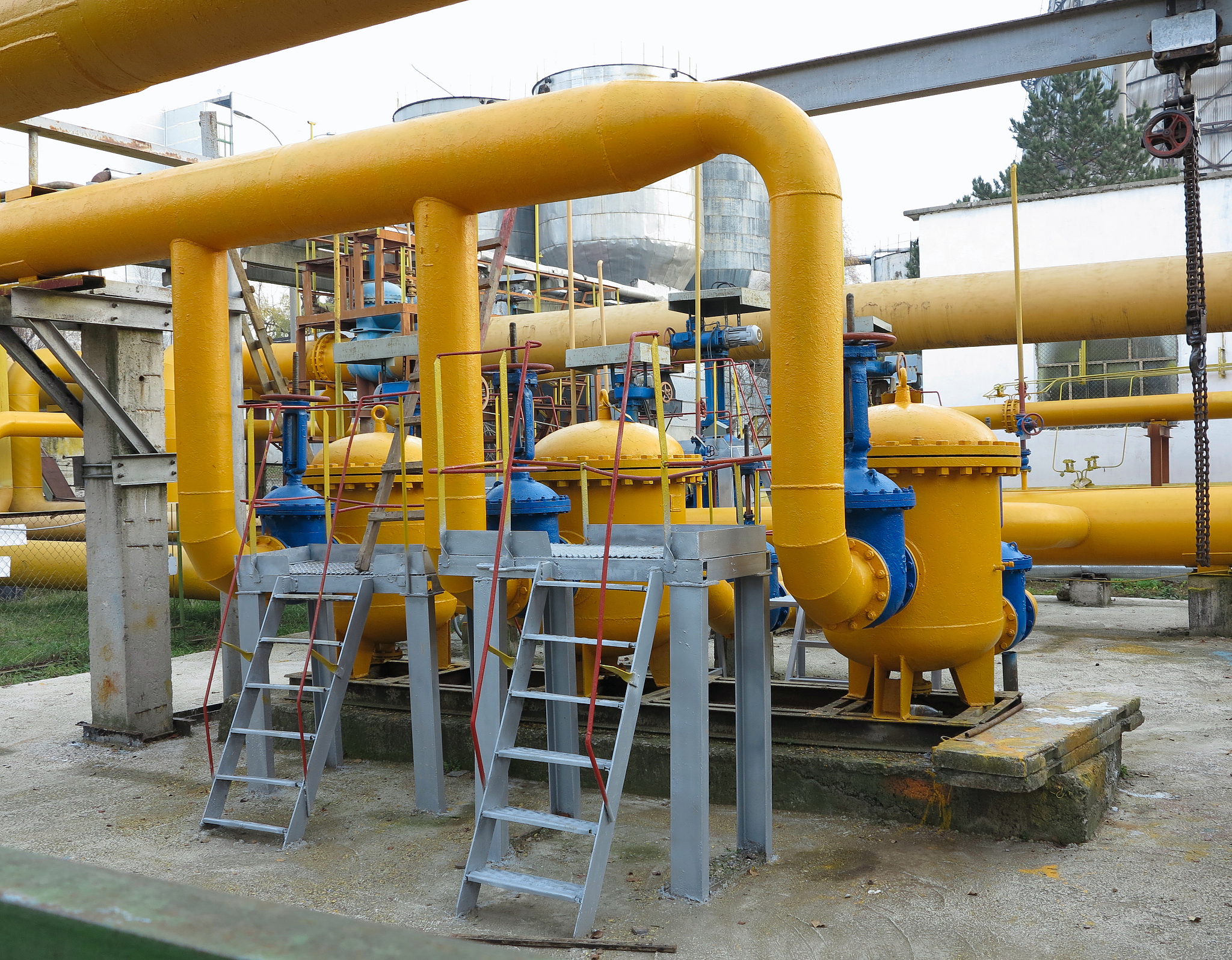 油田联合站节能降耗：电力、蒸汽和燃气消耗分析