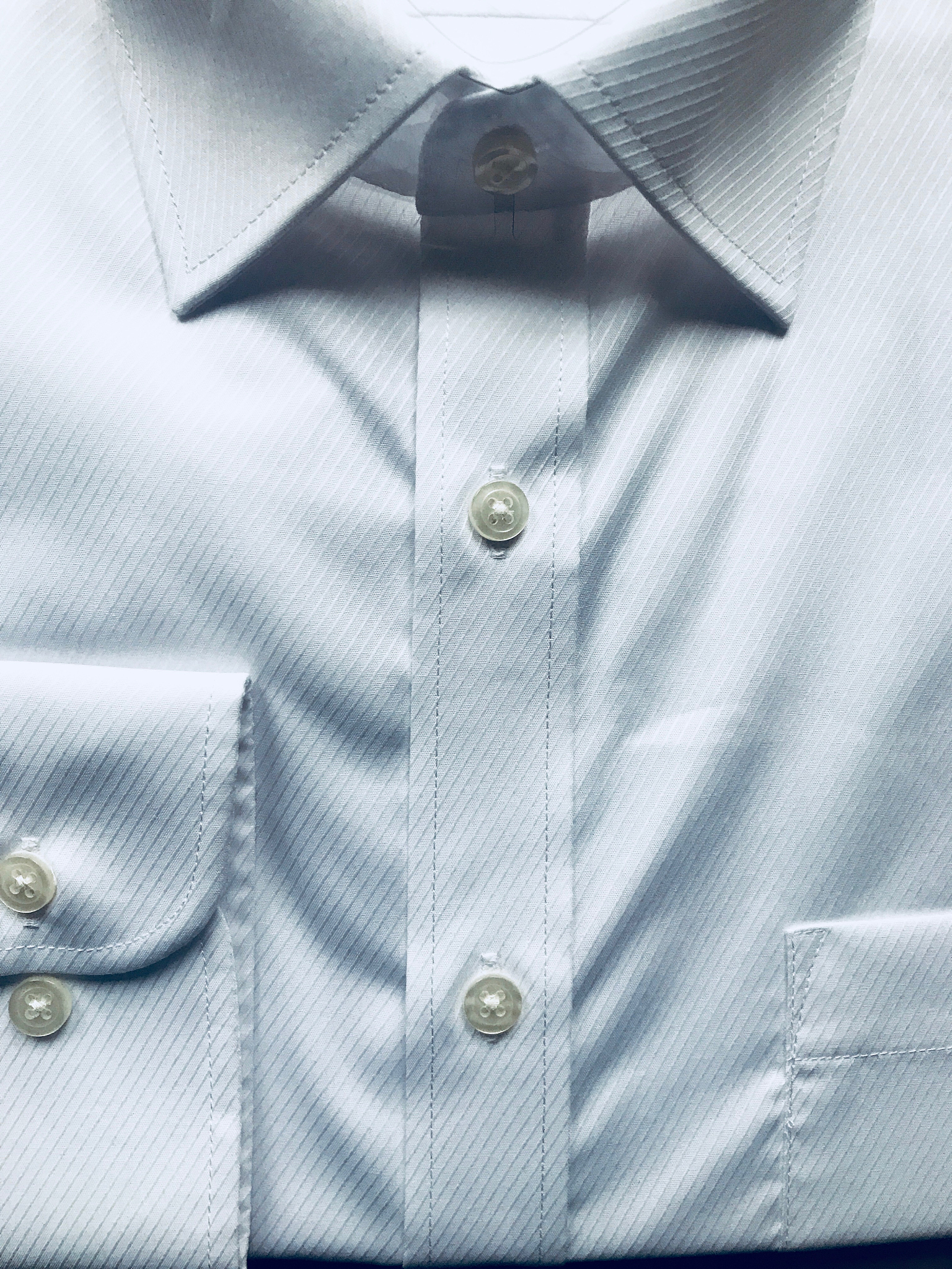 正确的衣服折叠方法：避免起皱变形