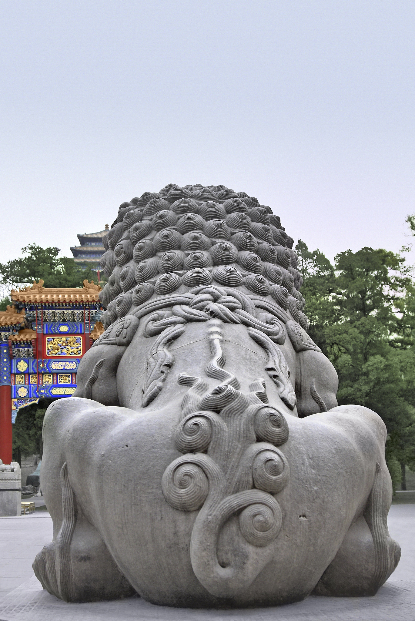 用什么方案可以把景山公园的石狮子和猫的形象结合在一起形成新的卡通形象？