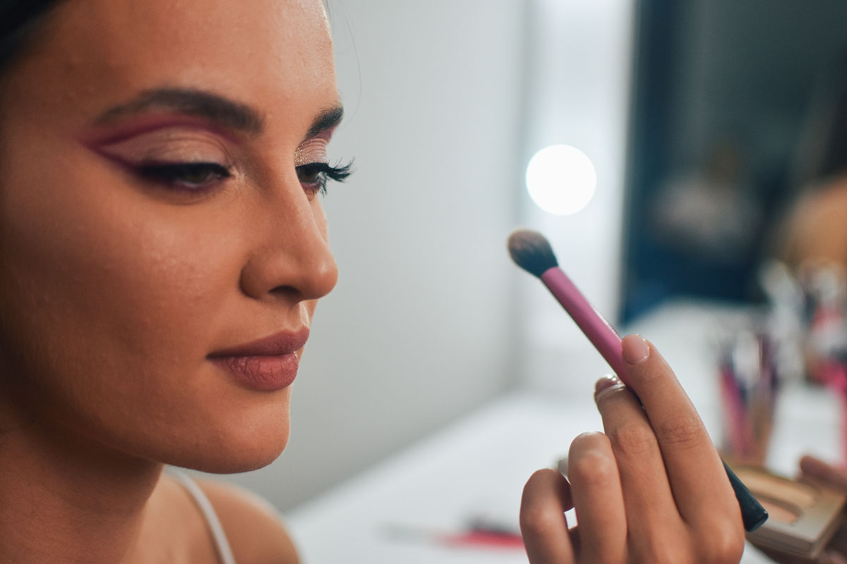 给我一篇关于现在学化妆这个技术怎么样的500字文章