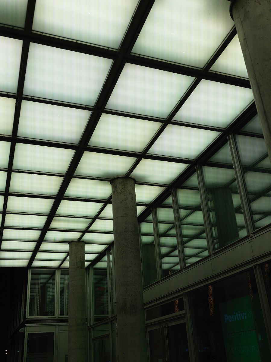 写一篇上海卢班通风讲解薄型通风天窗换气效果好的文案