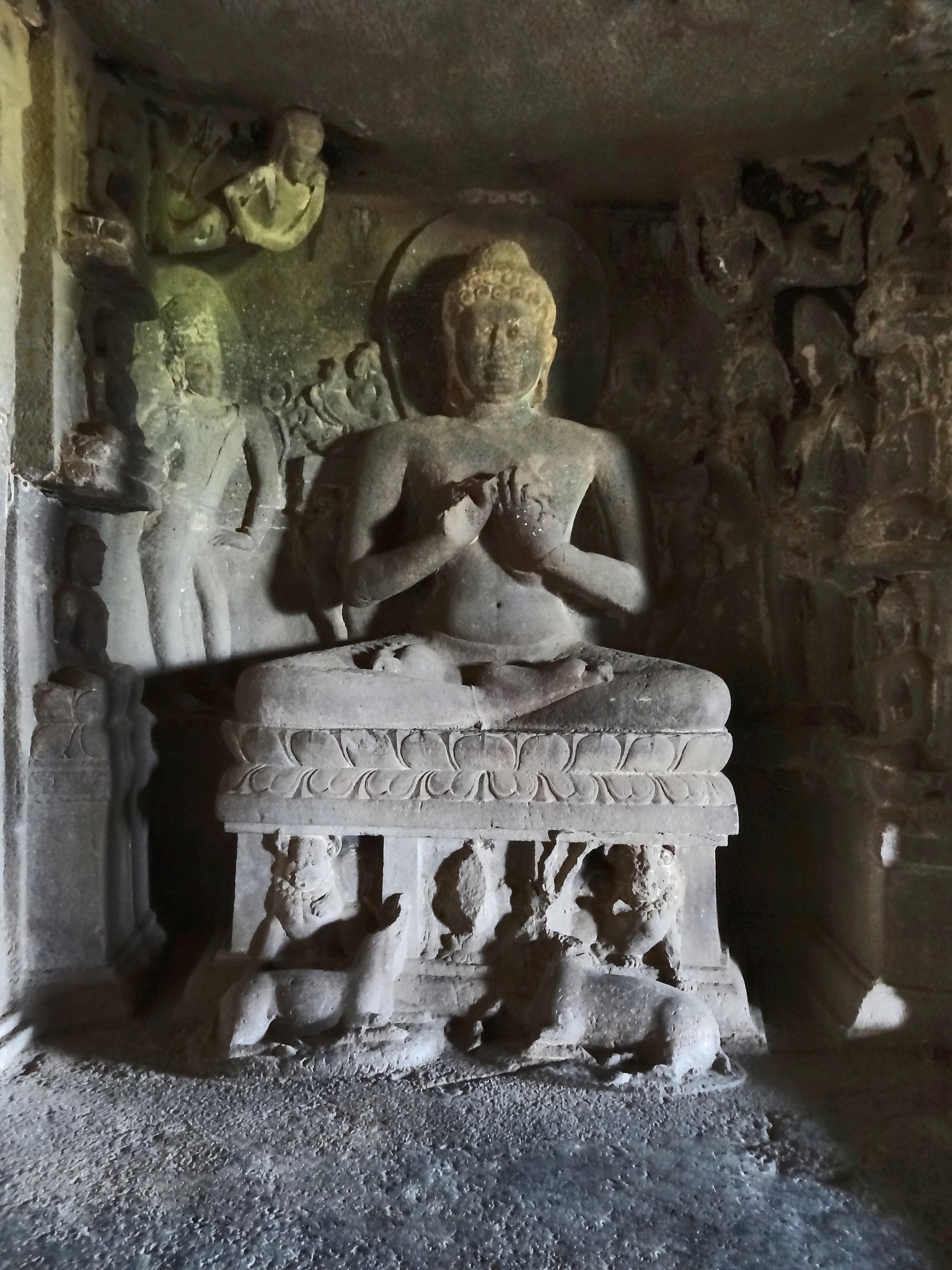 Excel 函数实现条件判断：根据数值范围输出不同结果