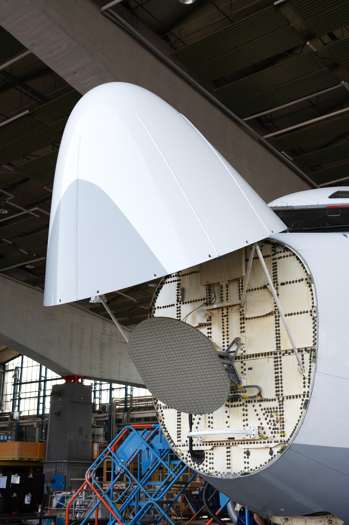 民用飞机雷达罩结构雷电防护设计技术特征解析