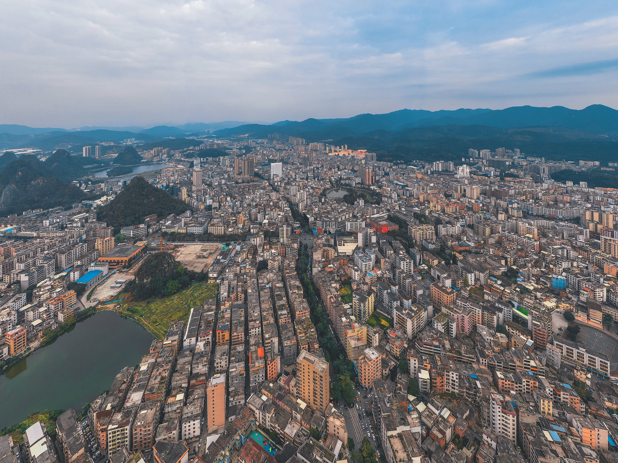 云浮媒体曝光平台全攻略：曝光途径、联系方式及投稿指南